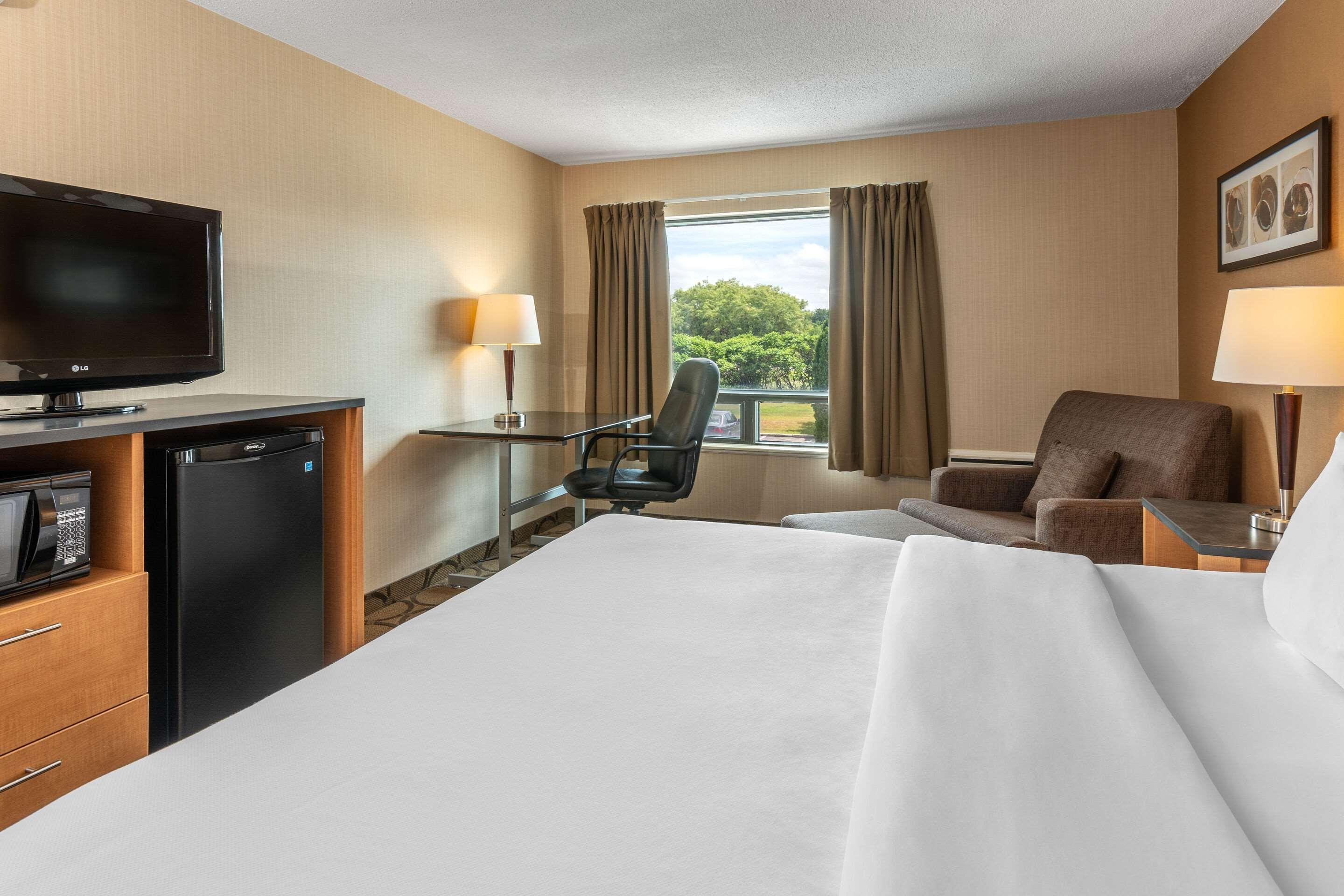 Comfort Inn Pembroke Exterior photo